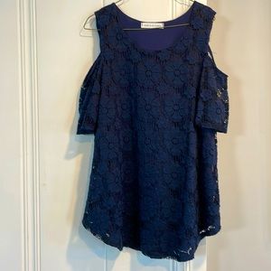 CHRIS & CAROL woman’s blue lace, exposed shoulder, short sleeve blouse- Size L